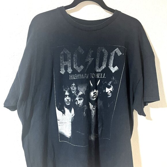 AC/DC HIGHWAY TO HELL Black Band Concert Rock and Roll Graphic T Shirt Size XXL - Picture 1 of 4